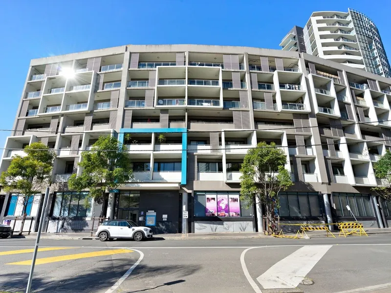 Modern Three Bedroom Plus Study Apartment At The Heart Of Parramatta CBD