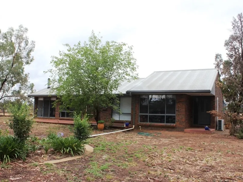 Close to Shepparton 64,88 acres. Newly refurbished 3BR Brick home