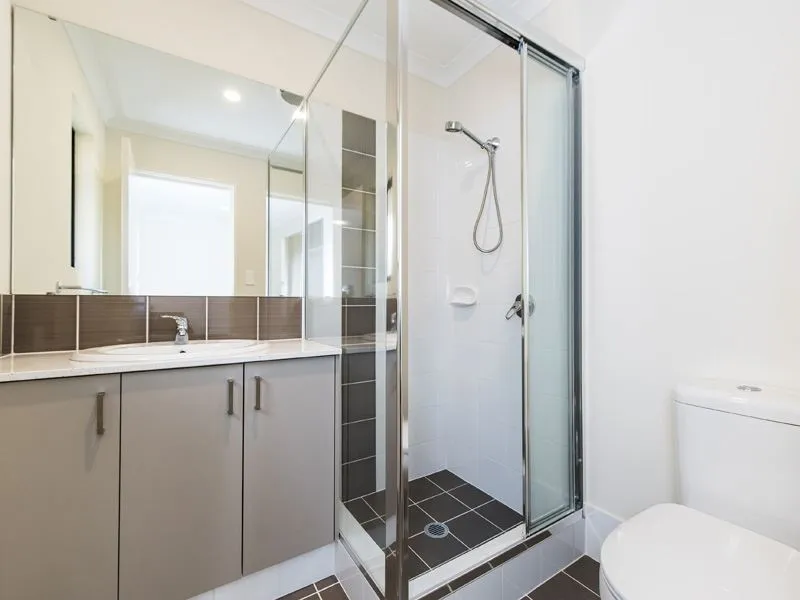 Lovely 4 x 2 Family Home !