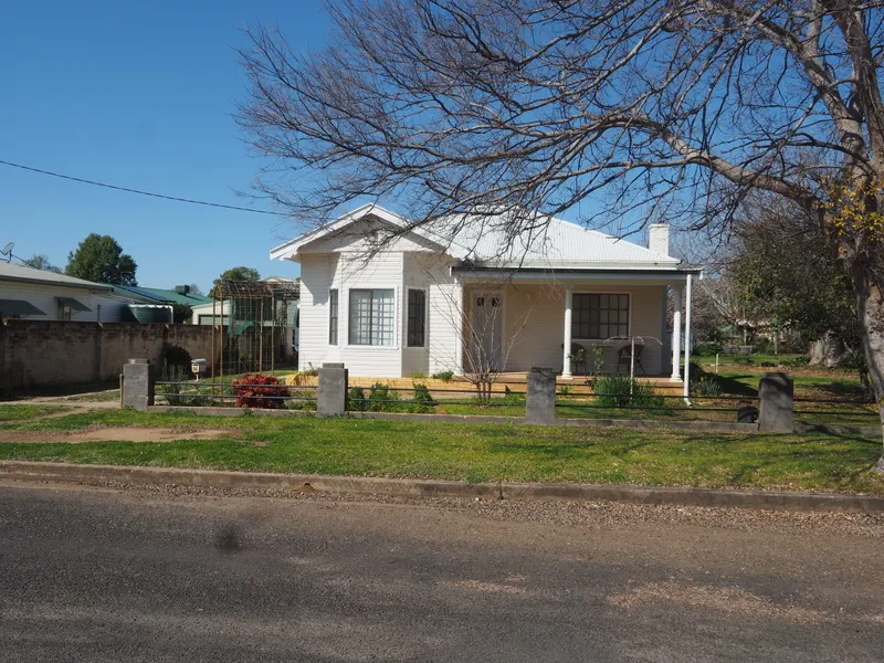 Weatherboard Cottage C 1942