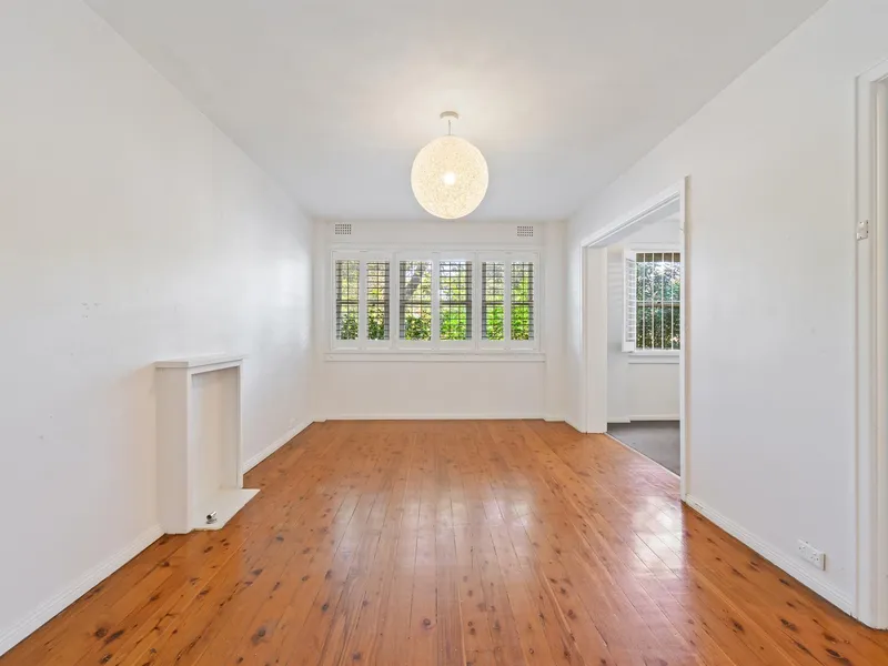 Spacious Art-Deco Studio