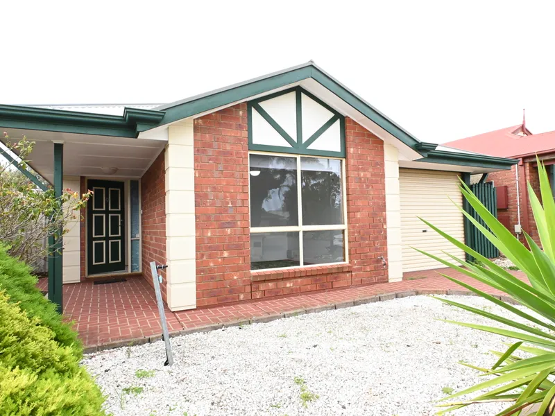 Cosy 3 Bedroom Home with Undercover Outdoor Entertainment!