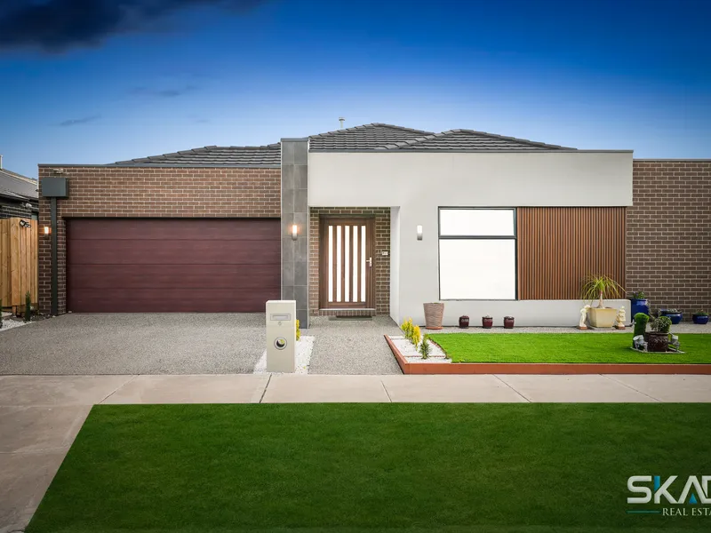 Spacious Family Home With 2 master bedrooms !!