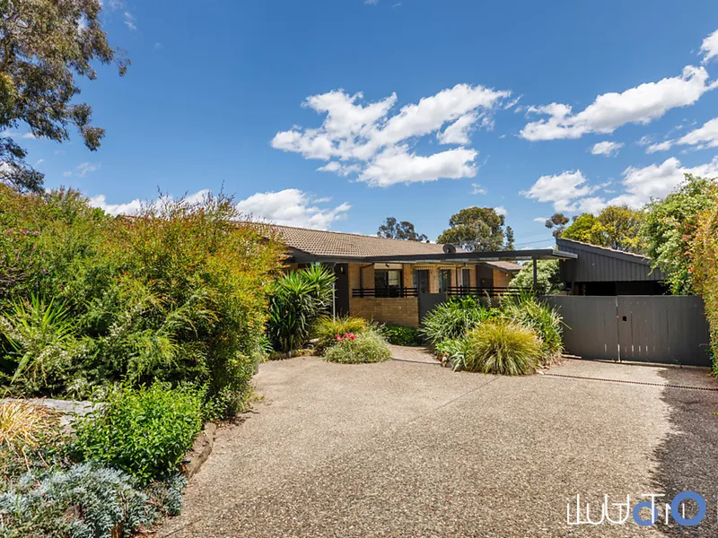 FAMILY LIVING IN HAWKER