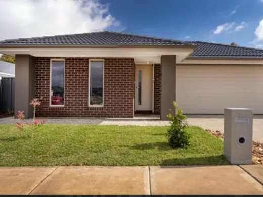 19 Wispering Circuit, Kilmore 