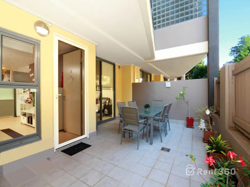 Sundrenched Courtyard Apartment with Secure Parking