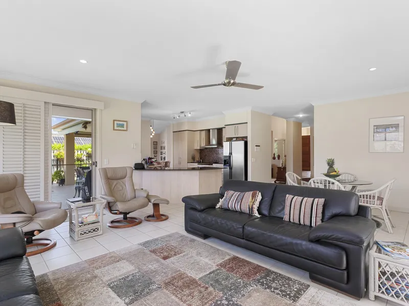 SPACIOUS FAMILY HOME IN SOUGHT AFTER VARSITY LAKES ENCLAVE