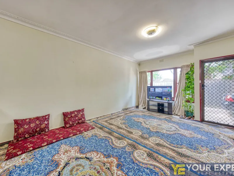 Walk to Dandenong Market, Hospital, Schools and Public Transport