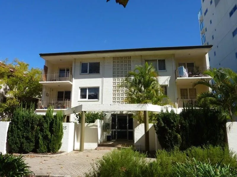 A BIG! 1 Bedroom Apartment