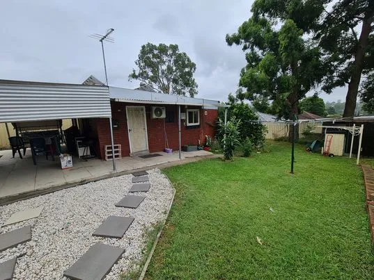 Fully Furnished! Electricity, Internet, Water Included! Spacious Granny Flat in Prime Location