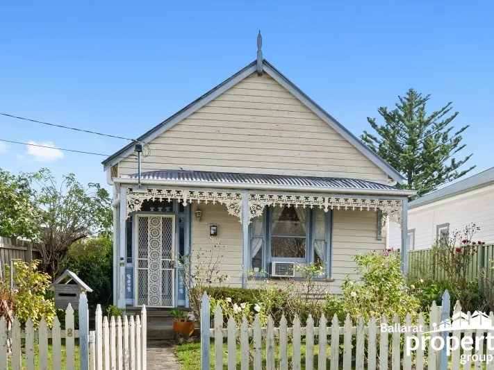 FULL OF CHARACTER COTTAGE CLOSE TO CBD