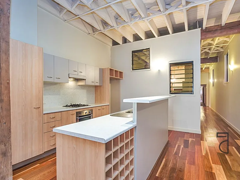 TERRIFIC WOOLSTORE APARTMENT - TENERIFFE