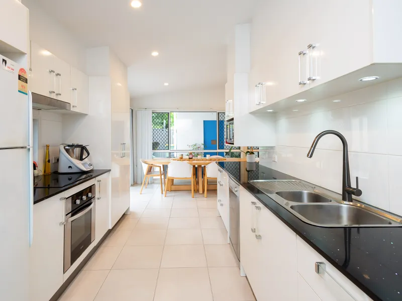 Relaxed family living in trendy Chirn Park