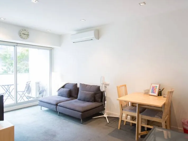 MODERN FURNISHED ST KILDA PAD (PETS WELCOME)
