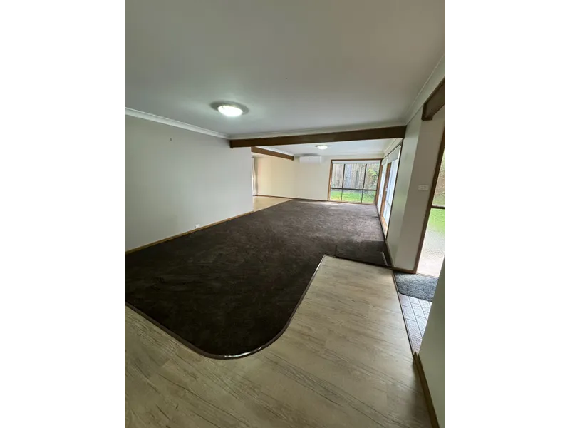 4 Bedrooms - Open Plan Living - Air Con - Large Yard backing onto Bushland