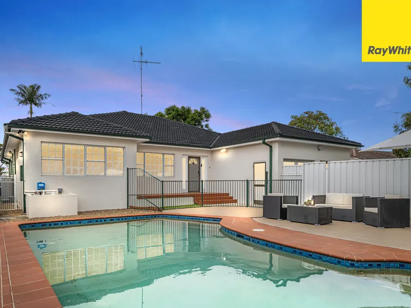 Tranquil Family Retreat- 930sqm (approx.) - Zoned for Murray Farm Public