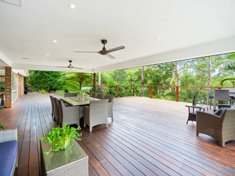 PRIVATE FAMILY HOME IN CURRUMBIN WATERS