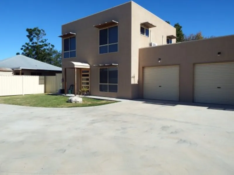 Split level town house Miles