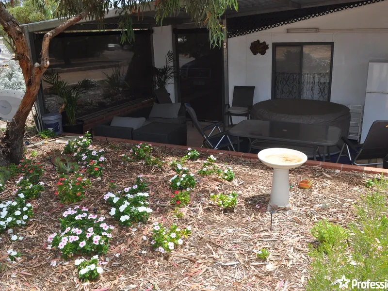 LOCATION LOCATION LOCATION PLUS AMAZING OUTDOOR AREAS