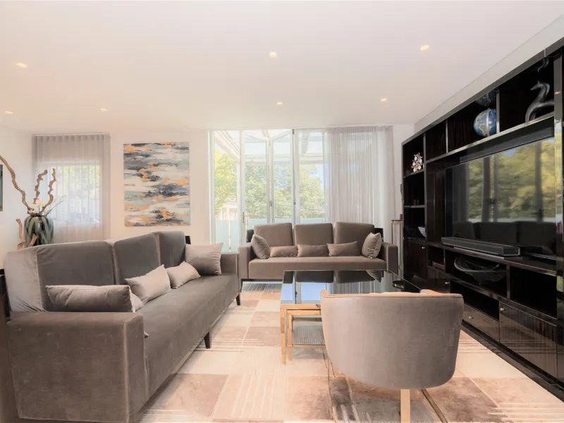 LUXURIOUS FURNISHED PENTHOUSE APARTMENT IN THE HEART OF ROSE BAY