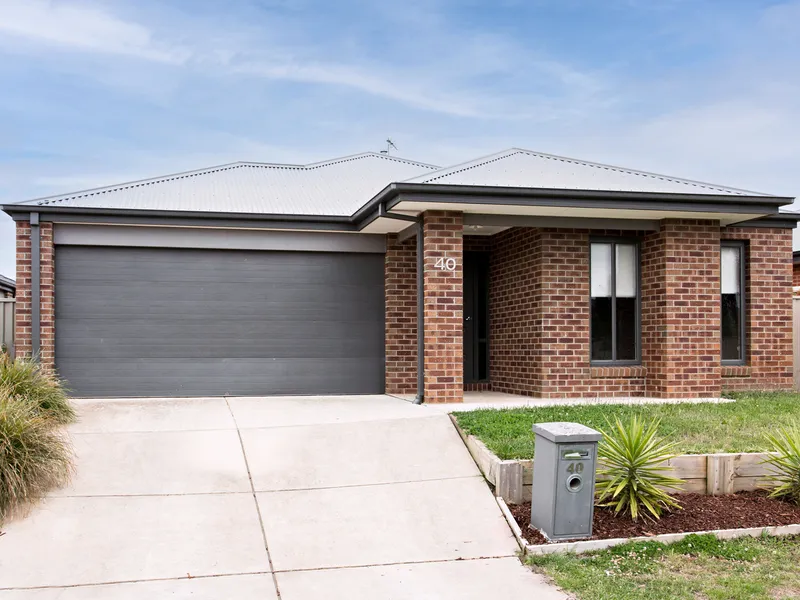 FAMILY HOME IN YORKDALE ESTATE.
