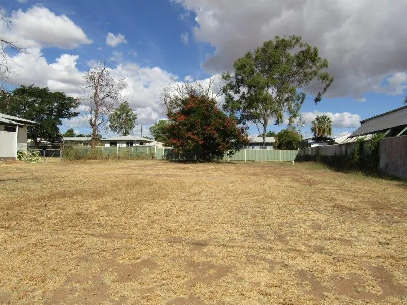 LOCATION - FREEHOLD 708 SQ M - BUILD TO SUIT YOUR LIFESTYLE