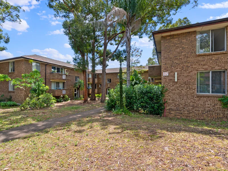 Cosy 2 Bedroom Unit in Quiet Location. Modern style Kitchen. Single garage. Close To Transport. 15 minute Walk to Parramatta.