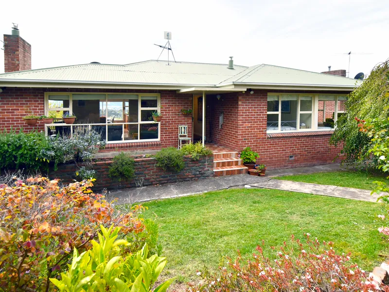 4 Bedroom house + 1 bedroom flat