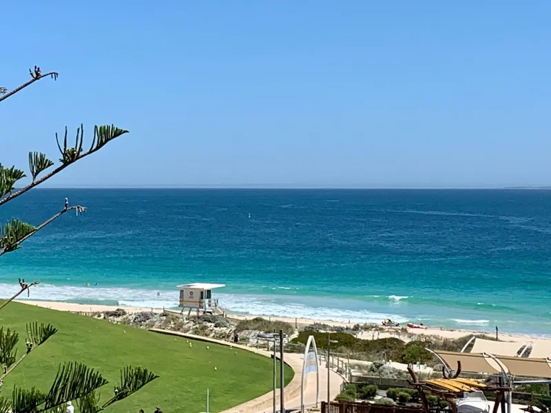 Fabulous beachfront apartment - Amazing Ocean Views! PRICE REDUCED!