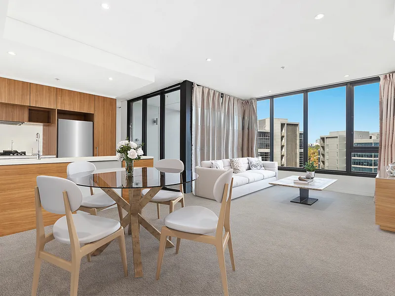 Light Filled Contemporary Apartment in Desirable Complex