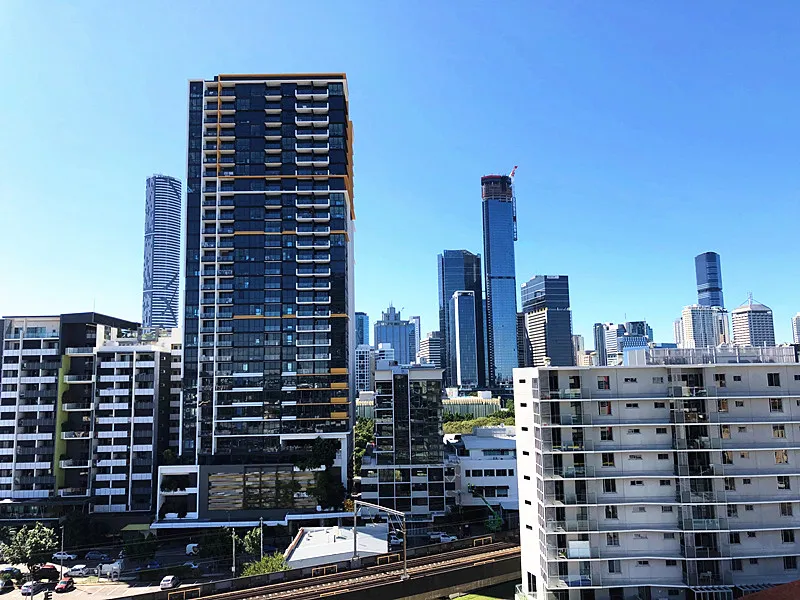Top Floor Apartment With Part of Brisbane City And River View