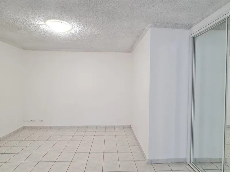 FIRST floor! Great location! Spacious 2 bedrooms unit!