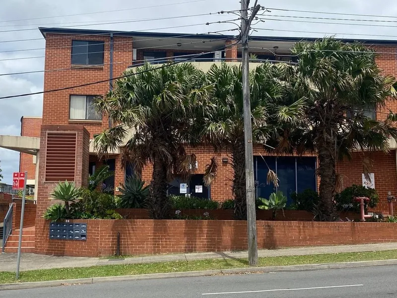 Recently Renovated, Spacious 2 Bedroom Close to Canterbury Hospital