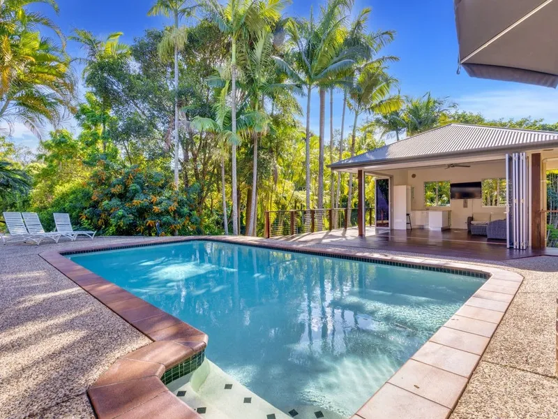 Resort Style Living... Prime Carrara Location!!