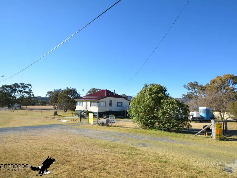 WALLANGARRA - 2 TITLES - BIG BLOCKS - ATTRACTIVE 4 BEDROOM HOME WITH GREAT VIEWS AND POSITION - 4,508M2