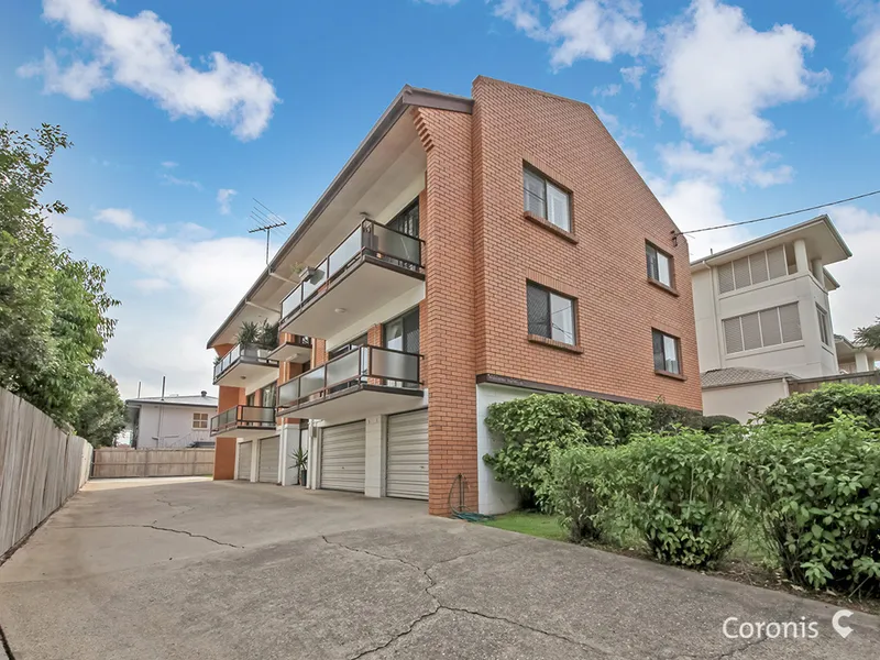 Large Top Floor Apartment, Great Location!