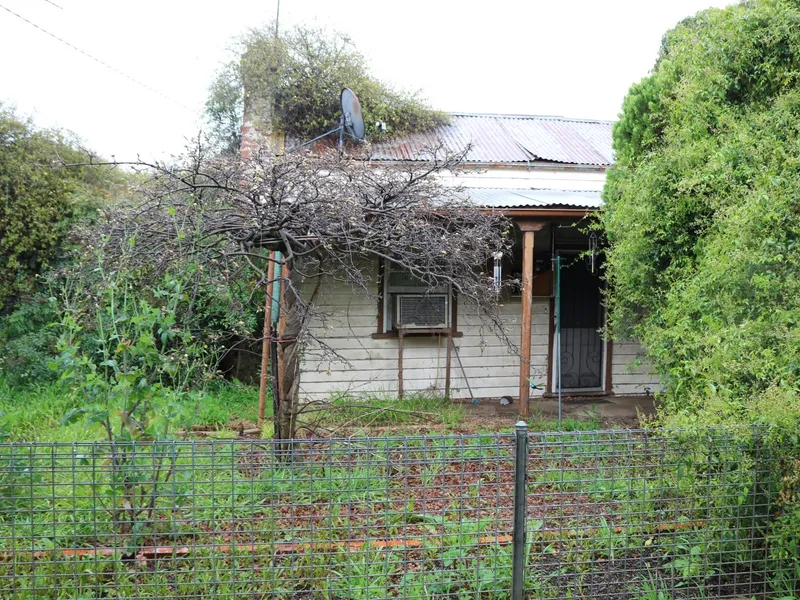 OLD HOUSE ON LARGE BLOCK IN TOWN
