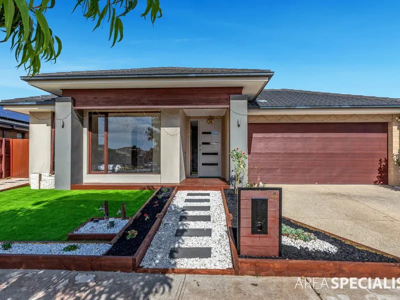 Modern Family Allure In A Prized Pocket!