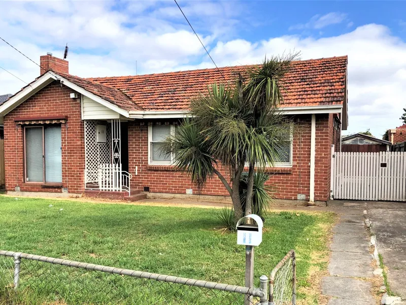 FAMILY HOME - HEART OF BROADMEADOWS