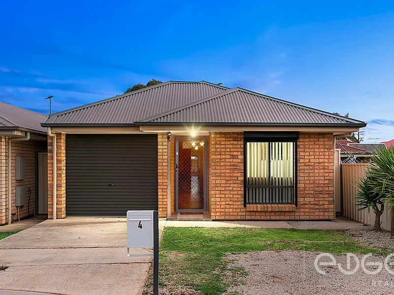 Bright and Breezy, Easy-Care Living!