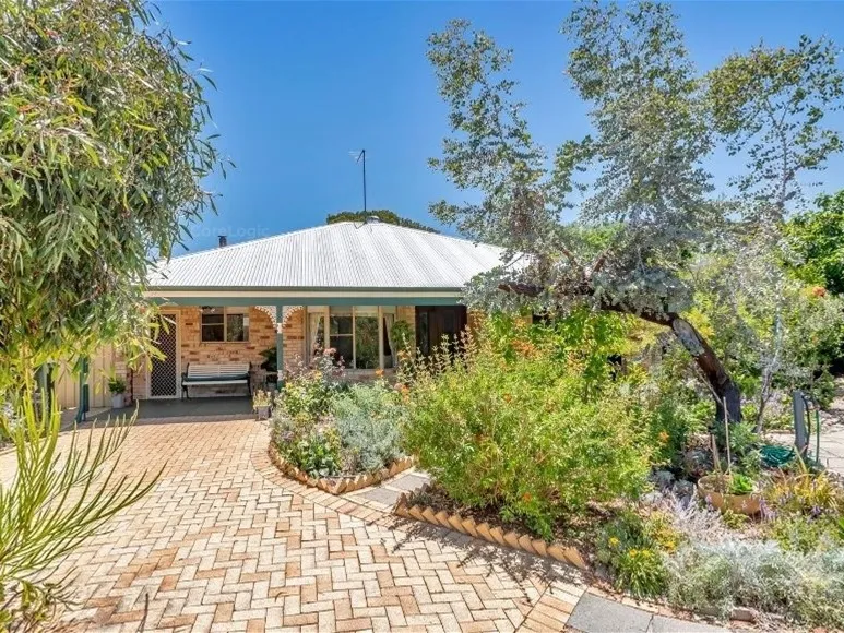 Dawesville Home with a pool!