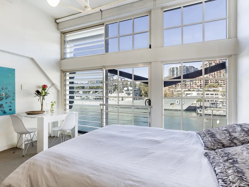 Large bright Furnished Studio 