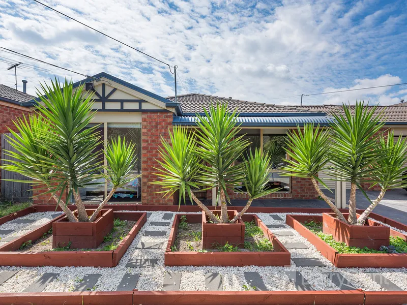 Superior Street Front – More like a house