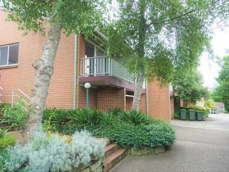 Spacious Four Bedroom Townhouse In Great Location