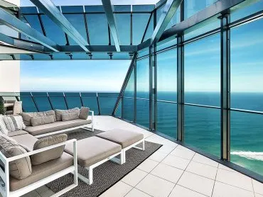 PEPPERS SOUL – Iconic Two Storey Sub Penthouse with a Beachfront Landscape