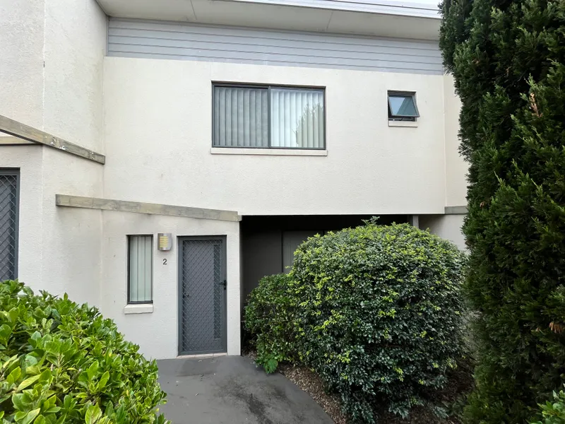 Modern 3 bedroom townhouse!!!