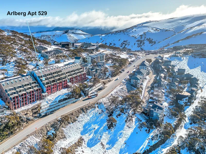 Larger than average 1 Bedroom, Spectacular Views, plus Independant Hot Water Service