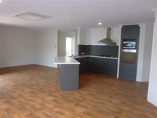 Beautiful Large Home 4 x 2 in Drummond Cove