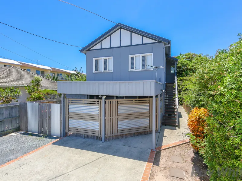 Three bedroom unit, walking distance to the water!