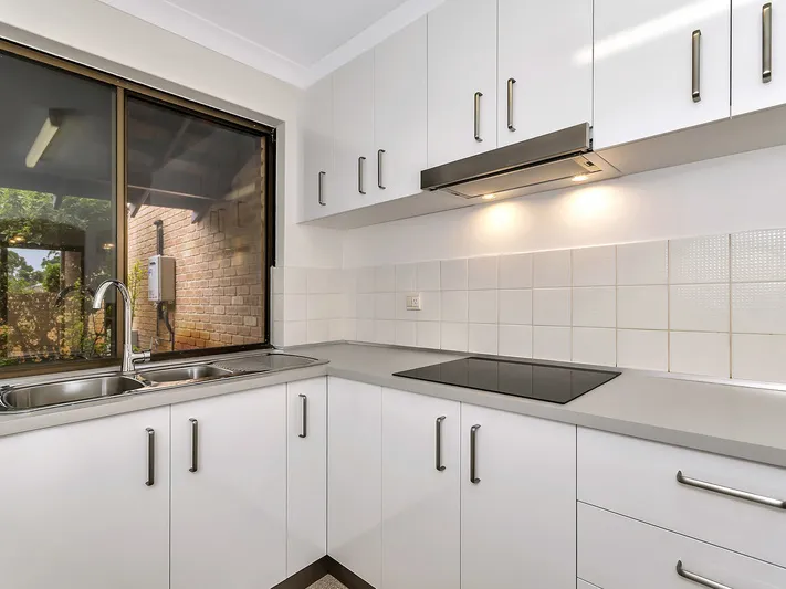 Light and bright villa with refreshed interiors and great outdoor living space